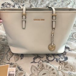 Michael Kors Jet Set Travel Tote for Sale in Cross Roads, TX - OfferUp