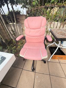 Pink Ergonomic Gaming/Office Chair (1 Broken Wheel)