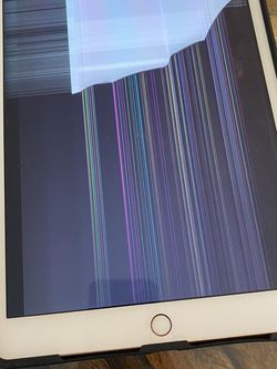 iPad 7th Generation Like New! With Broken Screen