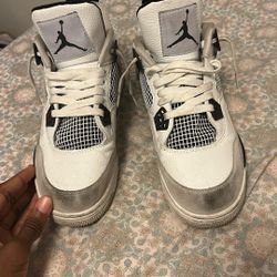 Jordan 4 “Military Black” 