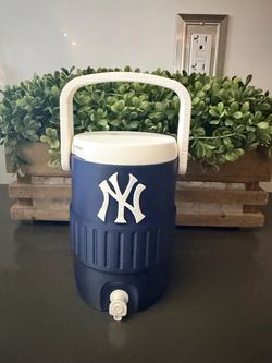 New York Yankees 12oz can koozie