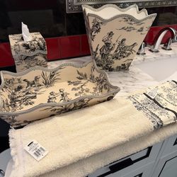 Bathroom  Vanity Set And Accessories / See All The Pictures 