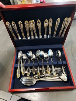 Silverware set for 12