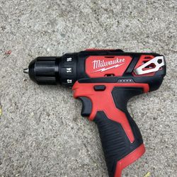 Milwaukee M12 Drill