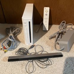 NINTENDO WII COLLECTION W/SYSTEM