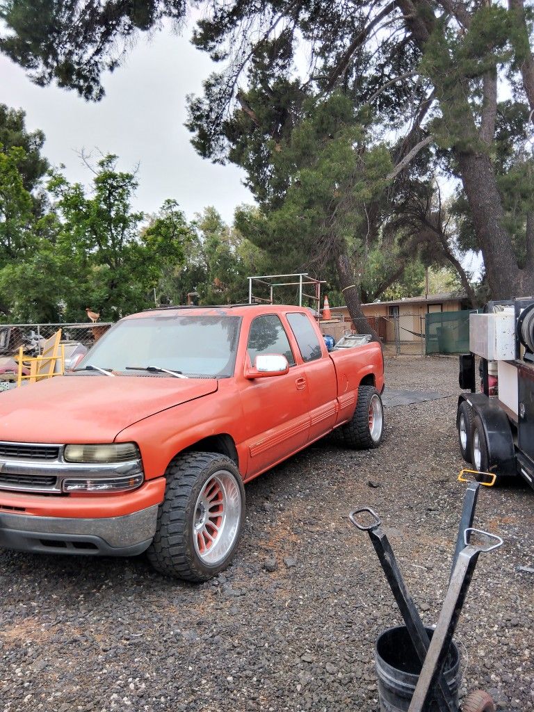 Chevi Silverado For Parts Year 2002. Trasmition Of Service