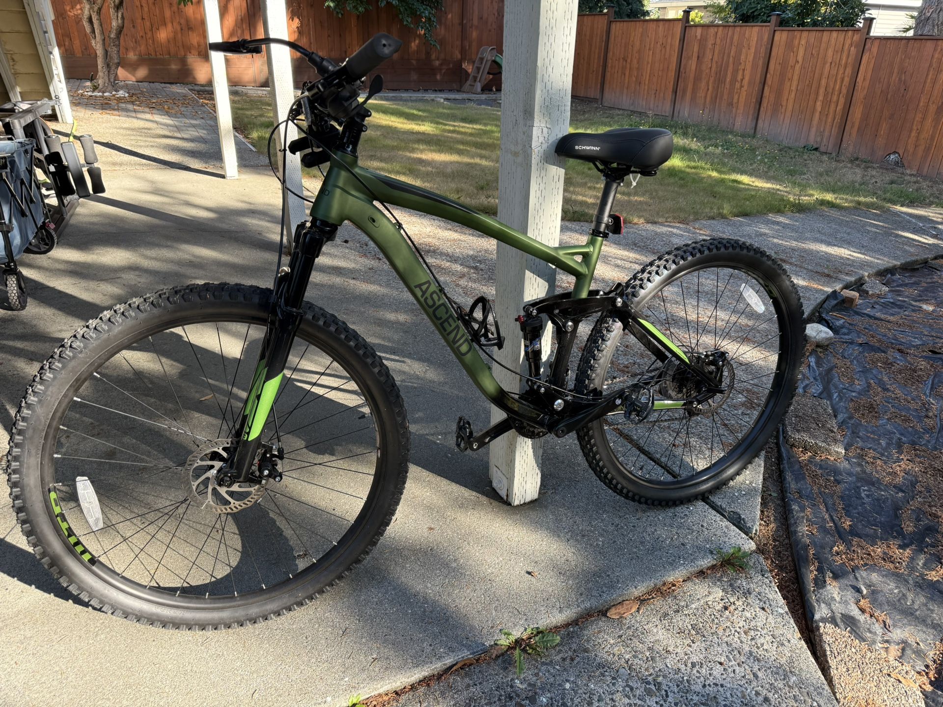 ASCEND LARGE 29” MOUNTAIN BIKE LIKE NEW