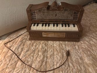 1950s Vintage Electric Organ Keyboard