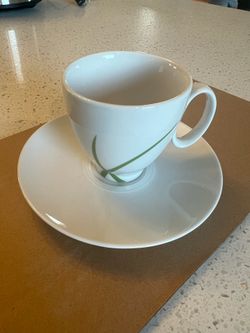 Set of 4 Coffee Cups & Saucers