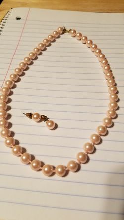Pink pearls necklace and ear rings