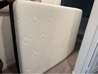 *EUC Full size Foam  Mattress**** LIKE NEW!!!!