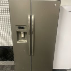 GE Adora refrigerator