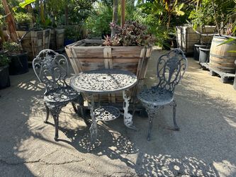 Metal table and 2 chairs