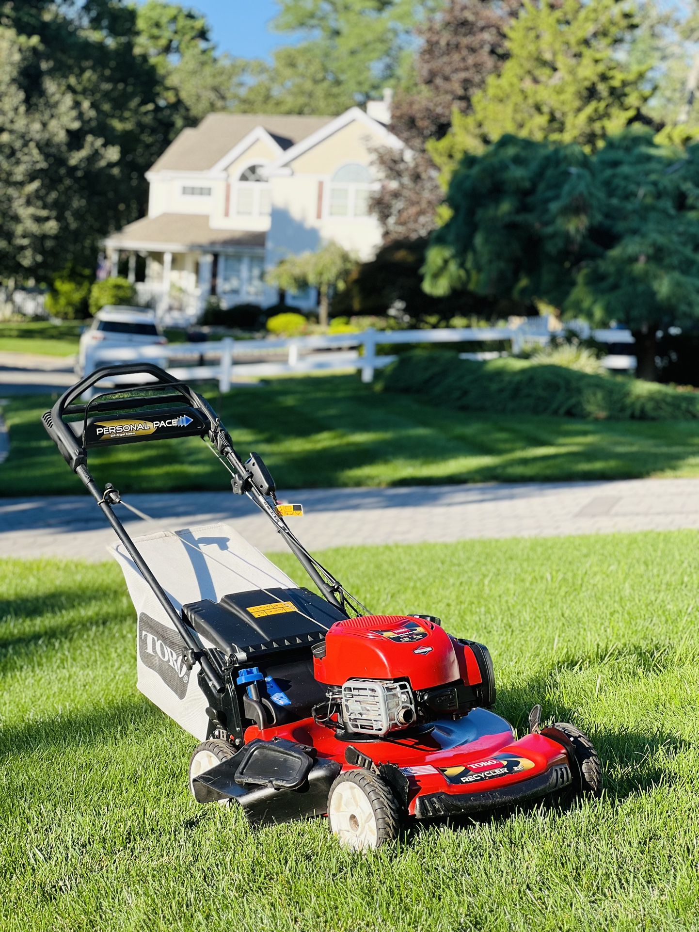 Commercial Grade Toro 22” Self Propelled Lawnmower with electric start Powerful 7.25tq 163 cc. Brand new battery and battery charger