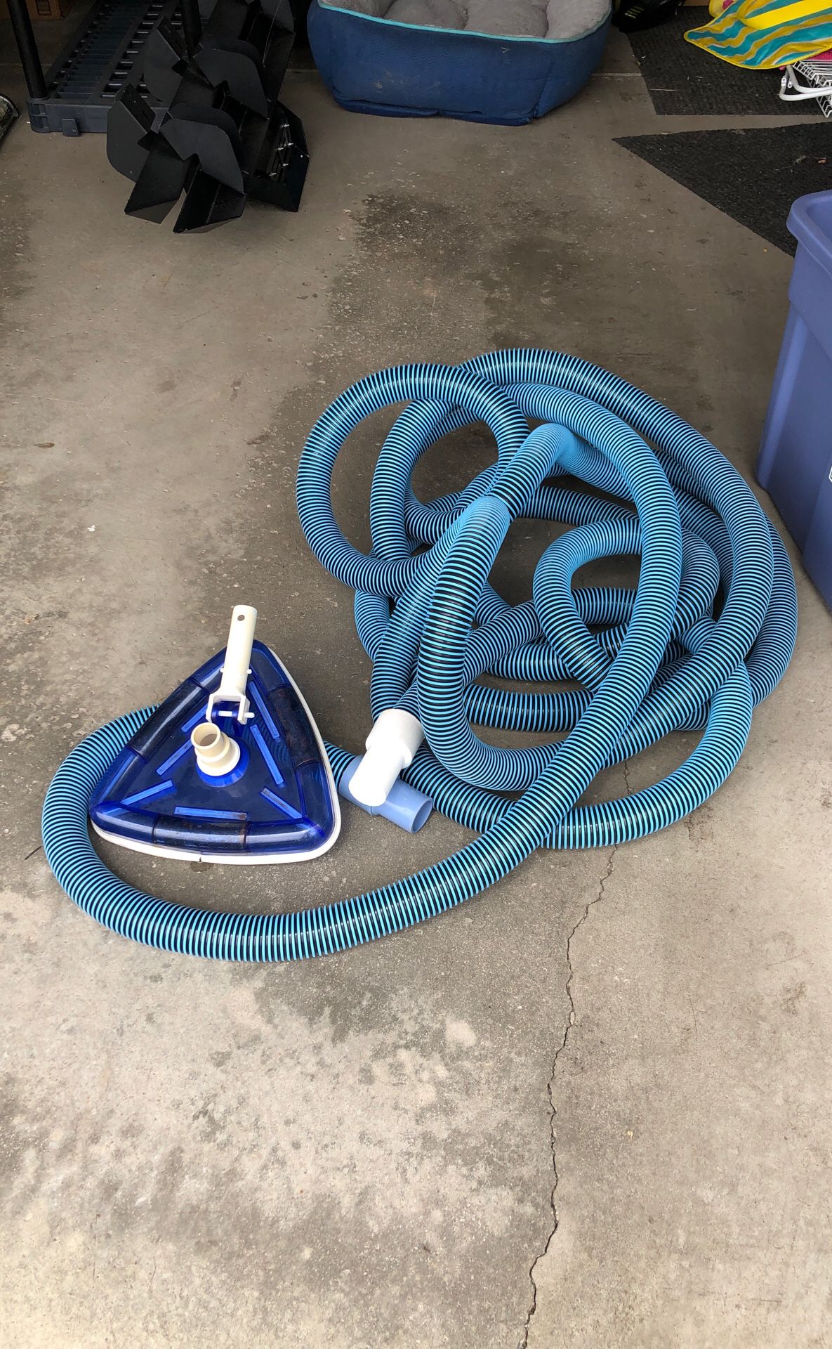 Pool vacuum