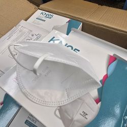 White KN95 Mask