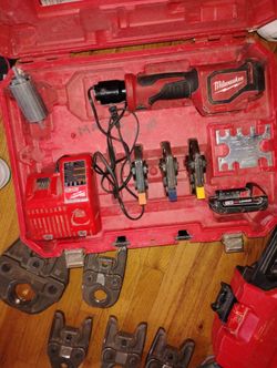 Milwaukee M18 Short Toss Press Tool Kit Great Condition 
