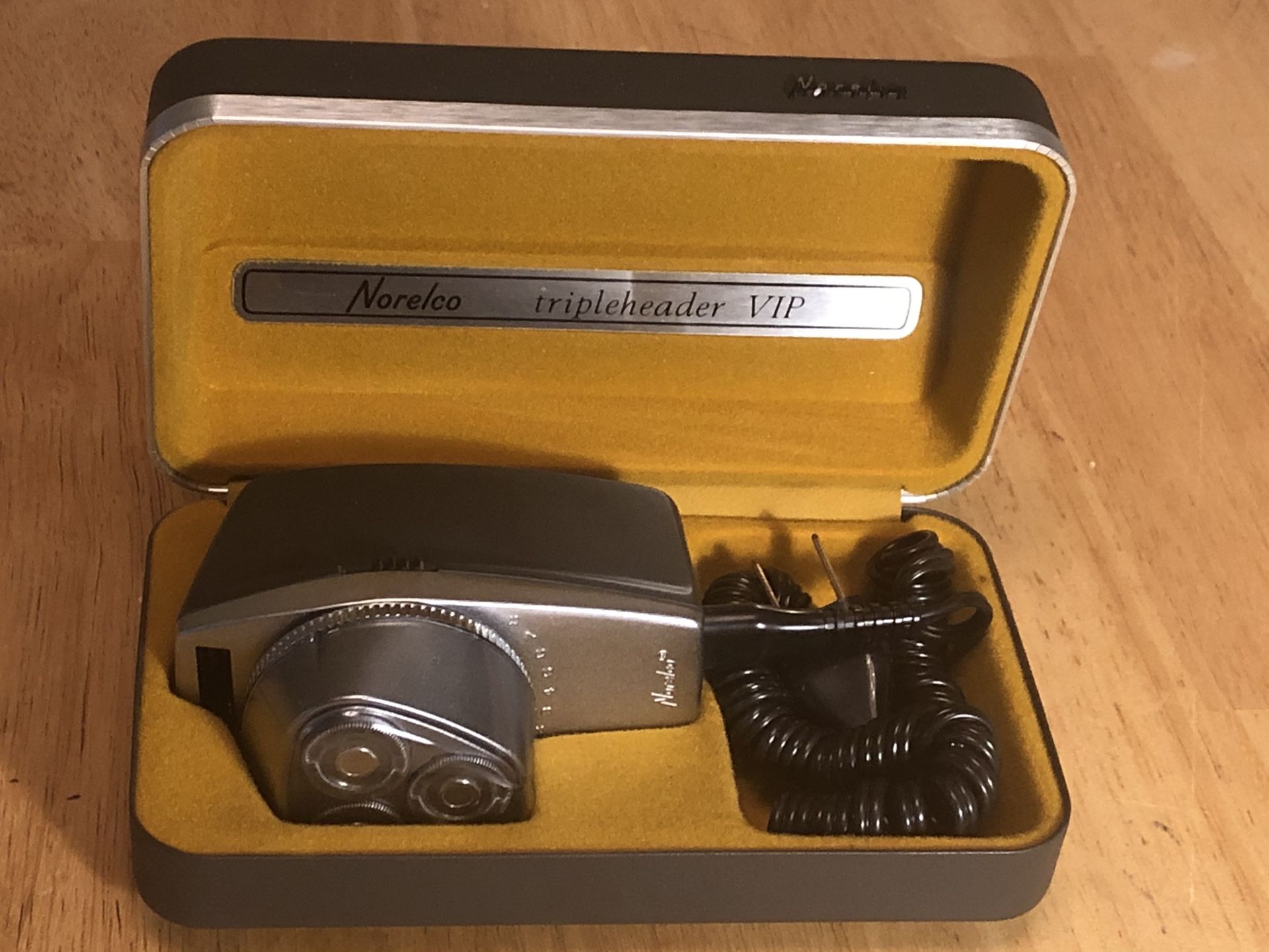 NORELCO By Phillips Tripleheader Old Stock Vintage Model HP-1118 . NORELCO Tripleheader Old - Working Original Box Case and manual