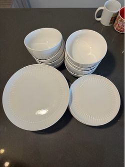 MOVING SALE!! Porcelain white dinner plates