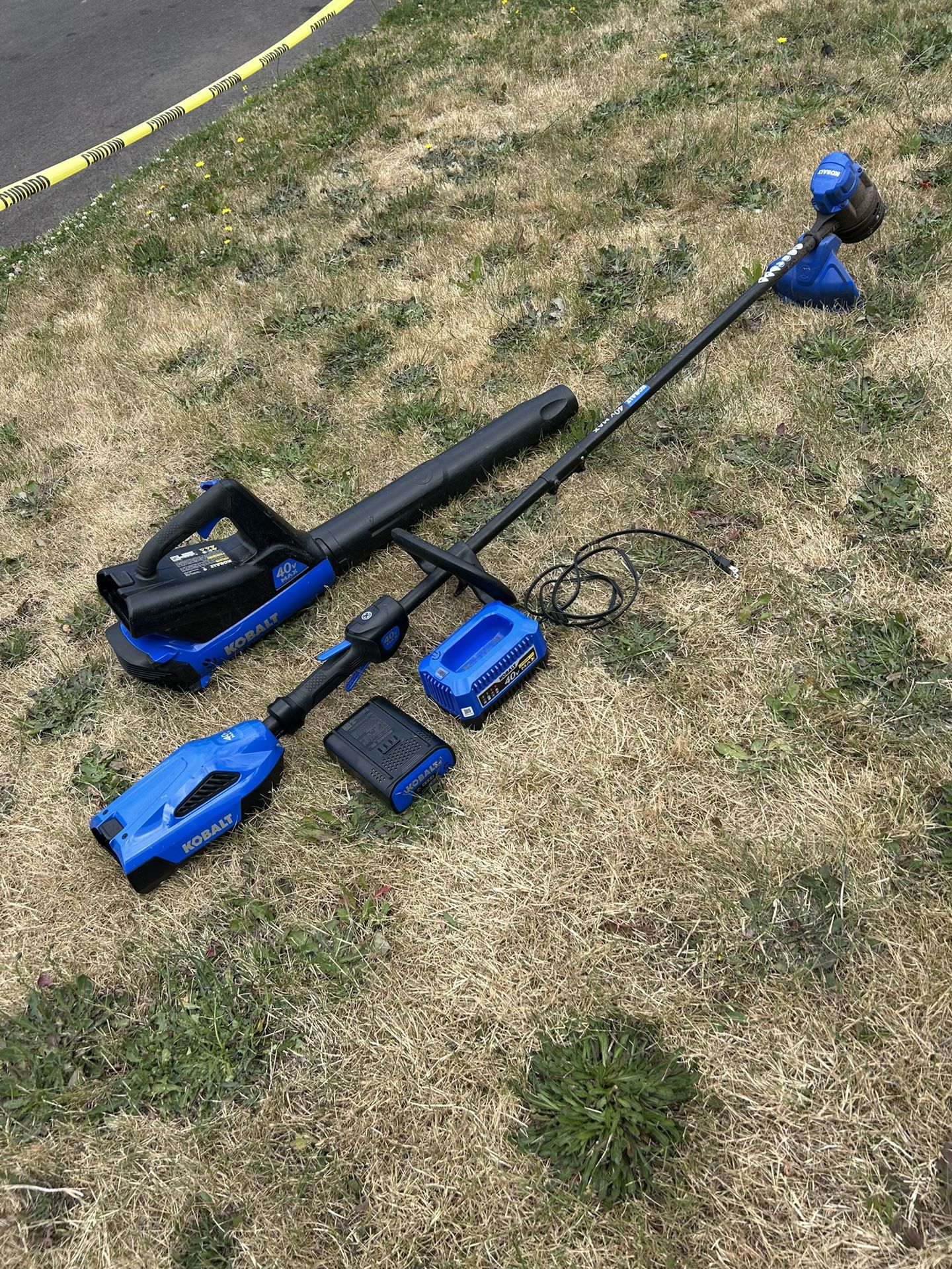 Kobalt  40v  blower and string trimmer with battery and charger in good condition.   $100, cash or Venmo, meet in person somewhere convenient. Thank y
