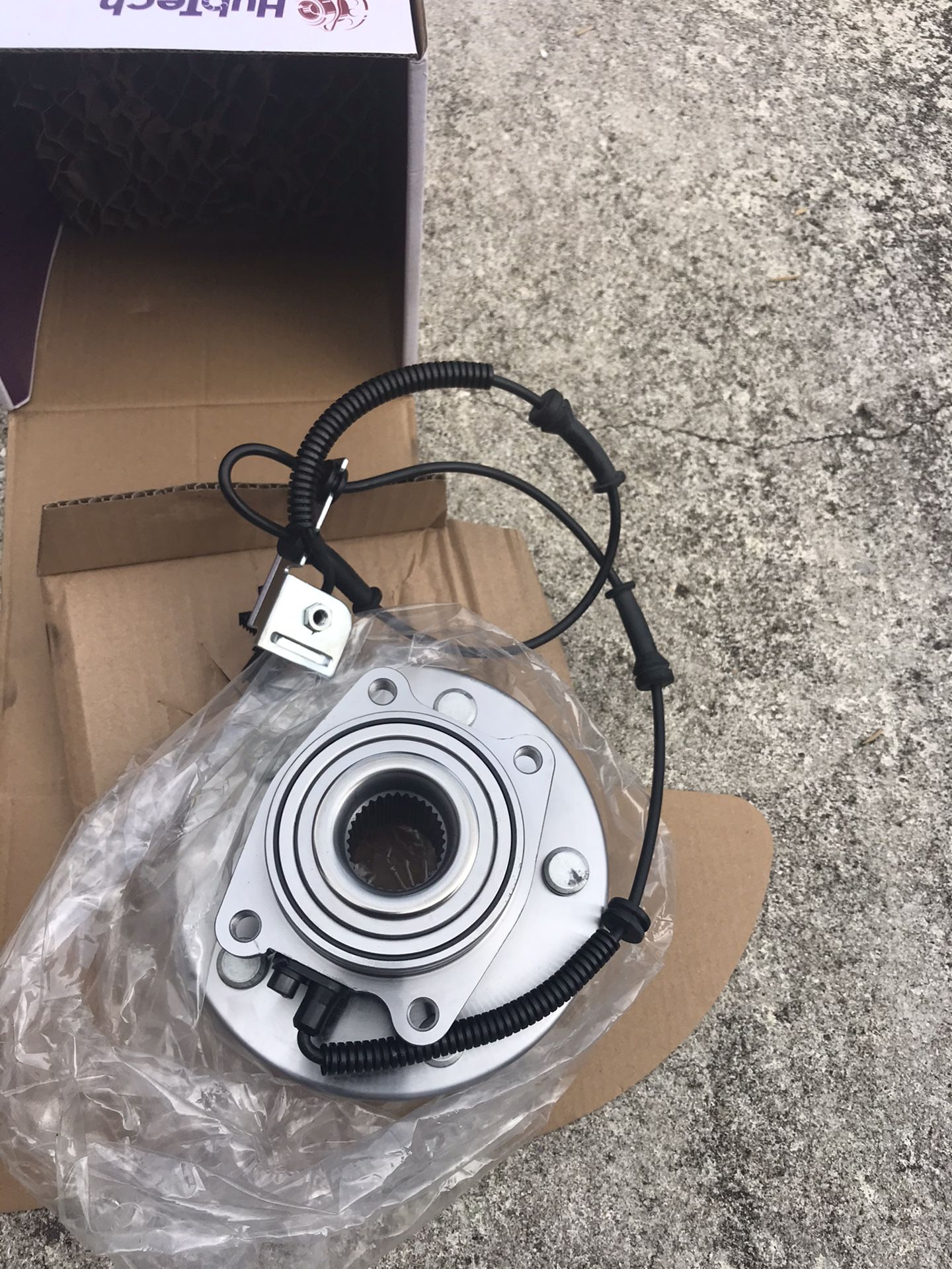 Wheel bearing Caravan minivan 3.6,3.8 and 3.3 LT Fit In Orhers . Free deliver