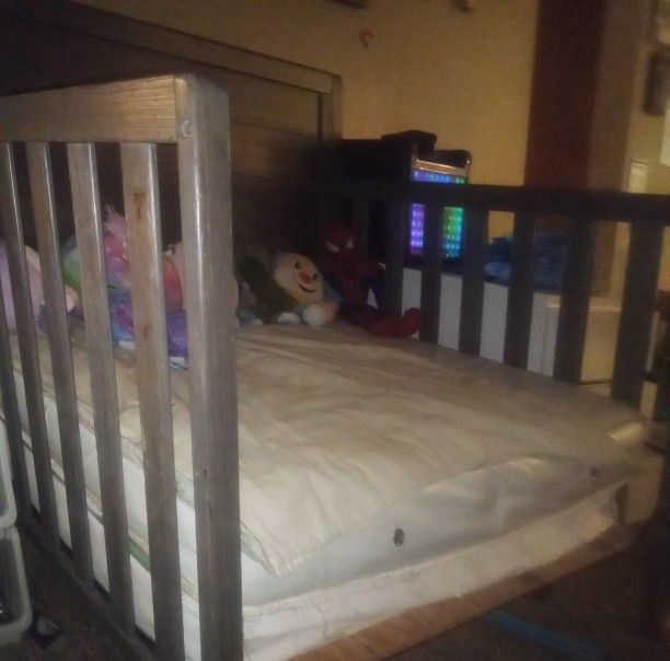 Crib/Toddler Bed