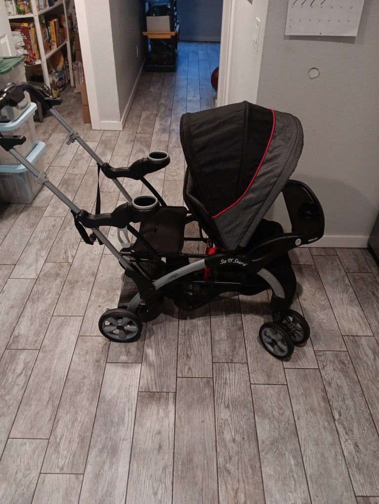 BABY TREND SIT AND STAND STROLLER