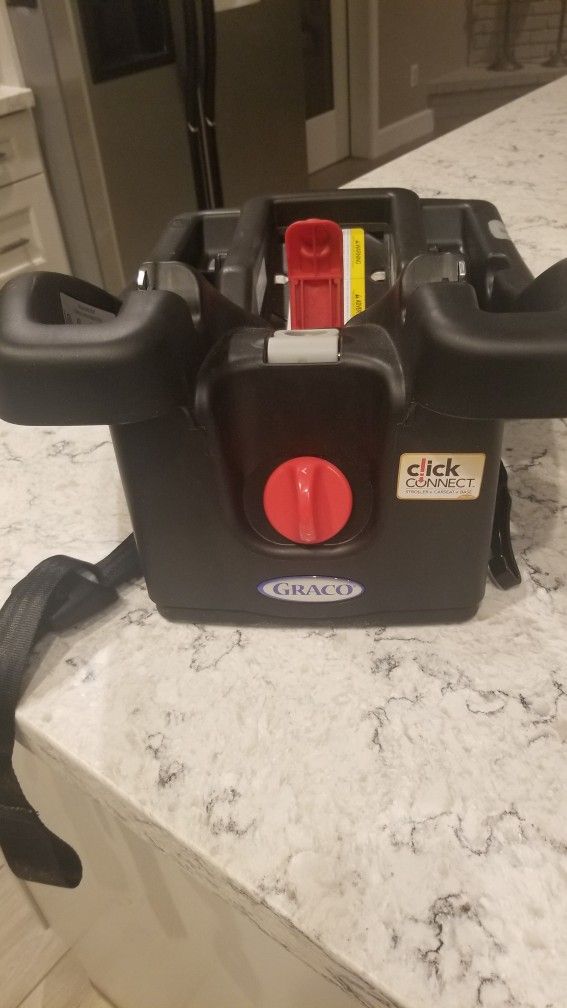 Graco Click Connect. Hardly used.