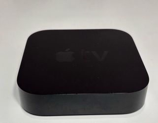 Apple TV 32GB 2nd Generation Black Media Streamer w Remote- A1378
