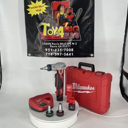 Milwaukee M12 12-Volt Lithium-Ion Cordless ProPEX Expansion Tool Kit with (2) 1.5Ah Batteries, (3) Expansion Heads and Hard Case