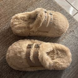 Women’s Size 6 6 1/2 Fluffy Platform Loafers Cream 