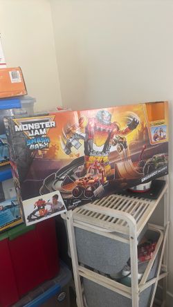 Monster Jam Smash & Bash