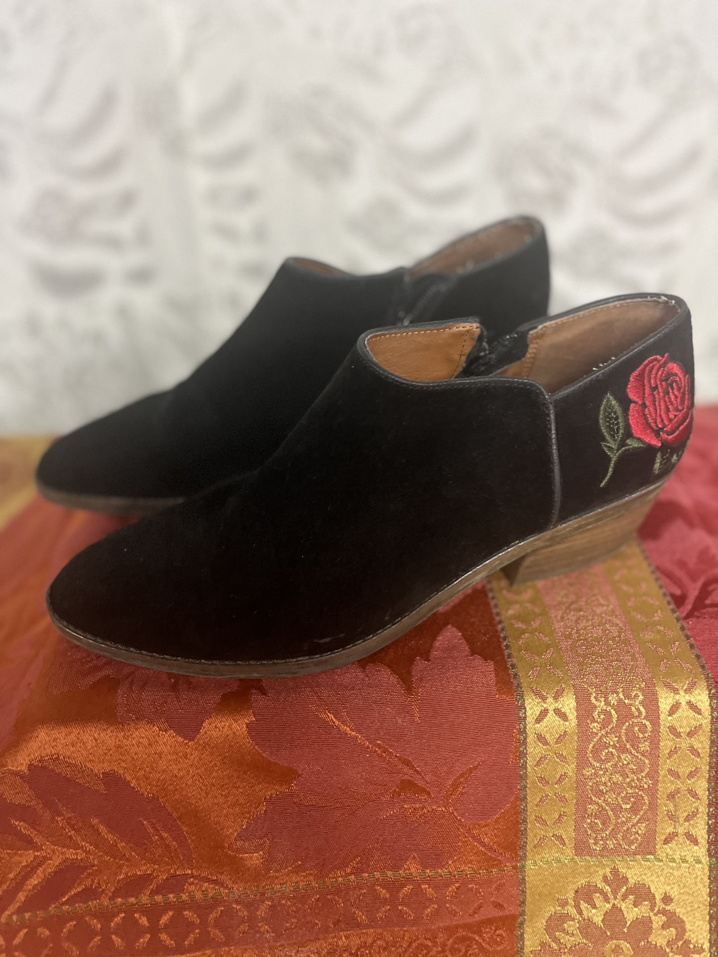 Women Lucky Brand Suede Ankle Boots
