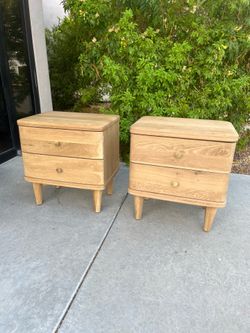Pair of solid wood nightstands ( can deliver for $10 )