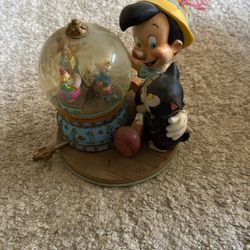 Pinocchio Snow globe 