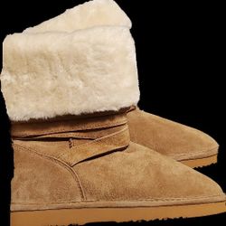 Lamo boots size 9 suede tan boots with Criss Cross design