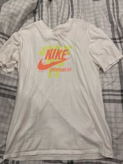 Nike Sportswear Just Do It Graphic Tee