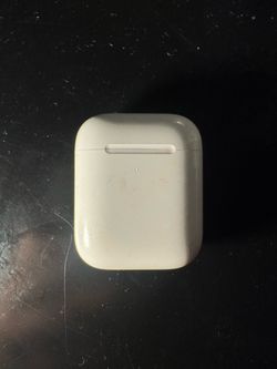 Apple AirPods (1st Gen?) – Left AirPod + Charging Case