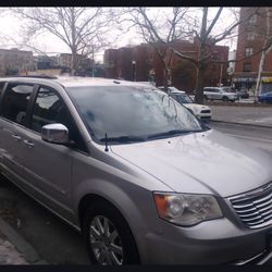 2011 Chrysler Town & Country