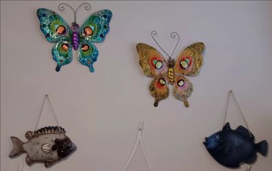 2 Beautiful Ceramic Glazed Fish & 2 Glass Butterfly Ornaments