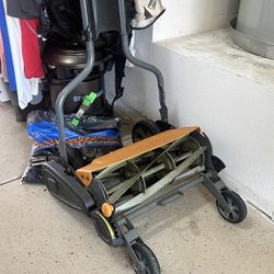 Fiskars hand push reel mower with grass catcher