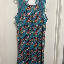 1x Floral Turquoise Tunic Style Top. 
