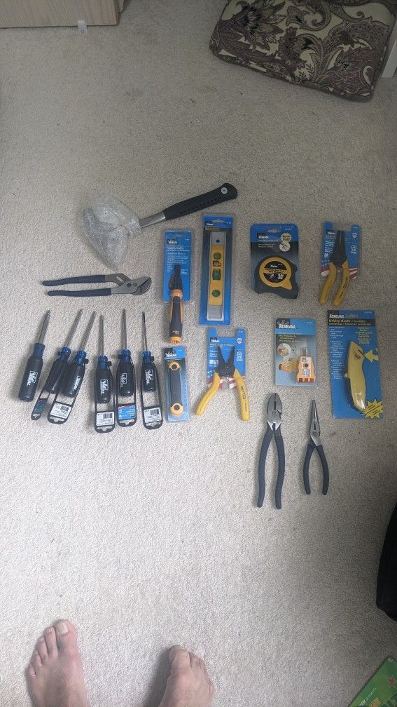 18 Pcs Electrician Tool Set