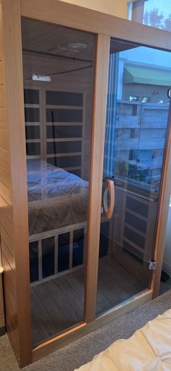 Infrared 2 Person Sauna W/ Built In Speaker And Lighting. PERFECT CONDTION