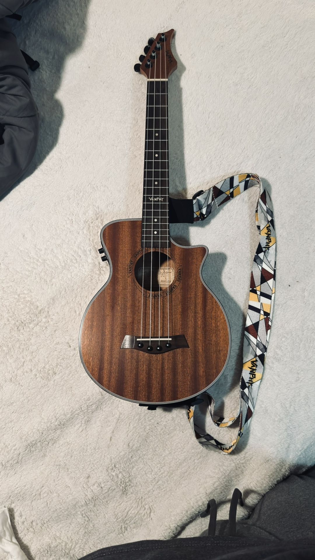 VANPHY 26” Tenor Ukulele – Sapele Wood – Acoustic/Electric – Includes Full Kit