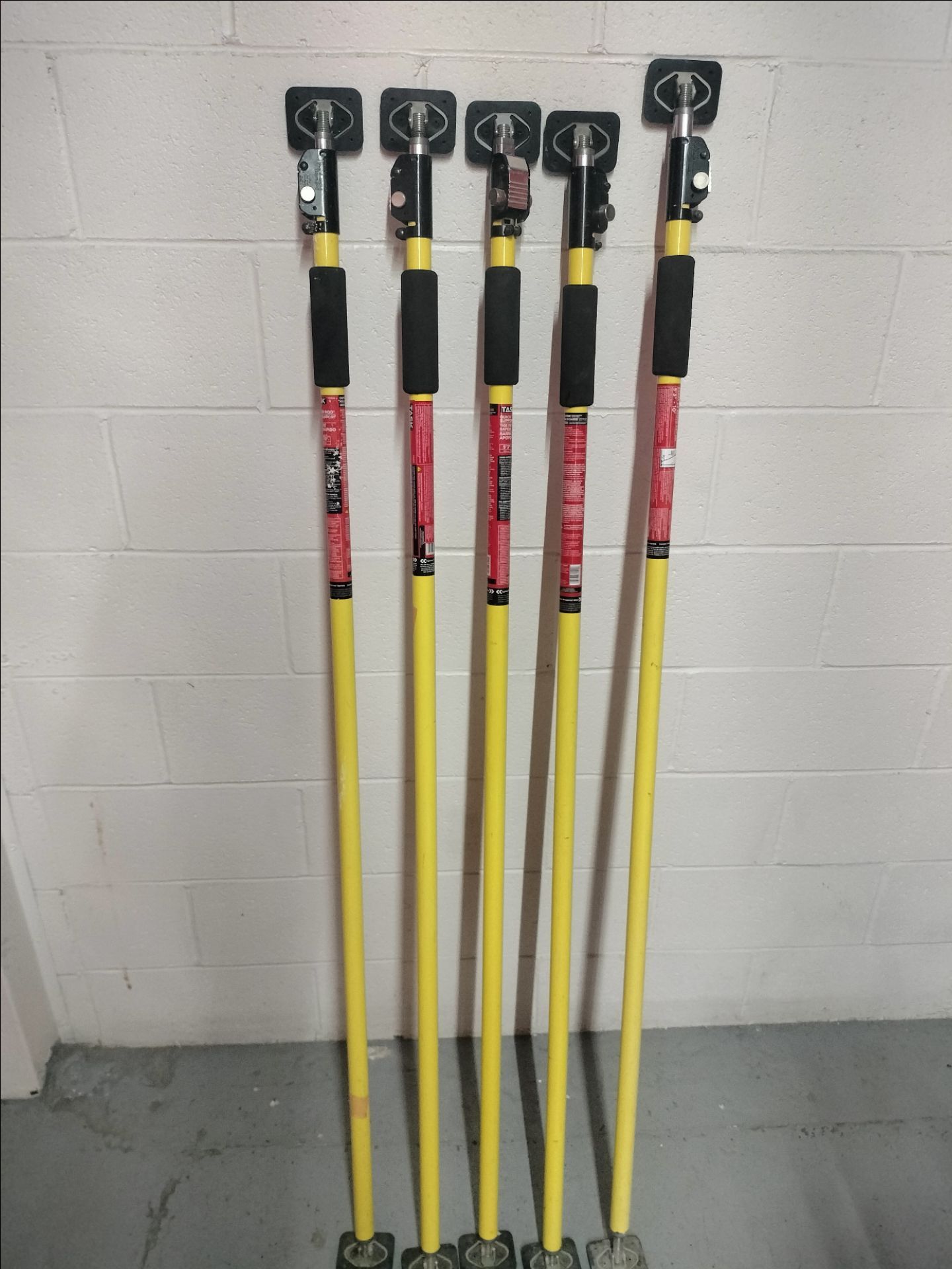 TASK
5 ft. 3 in. x 10 ft. QSR Medium Quick Support Rod Extendable Pole Third Hand
