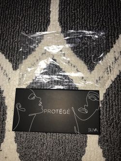 Protégé makeup palette