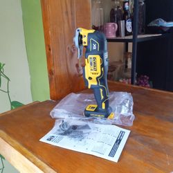 DeWalt.  20 v new XR. Multi tool.  3 speed.   W / blade