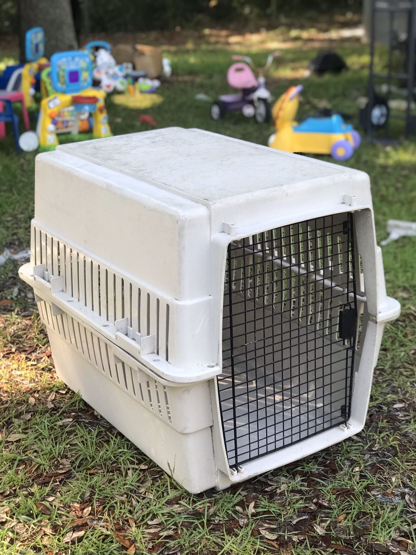 Huge gigantic XL pet kennel/carrier 30 x 27 door dimensions I 23 x 20!