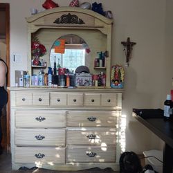 Dresser With Mirror 